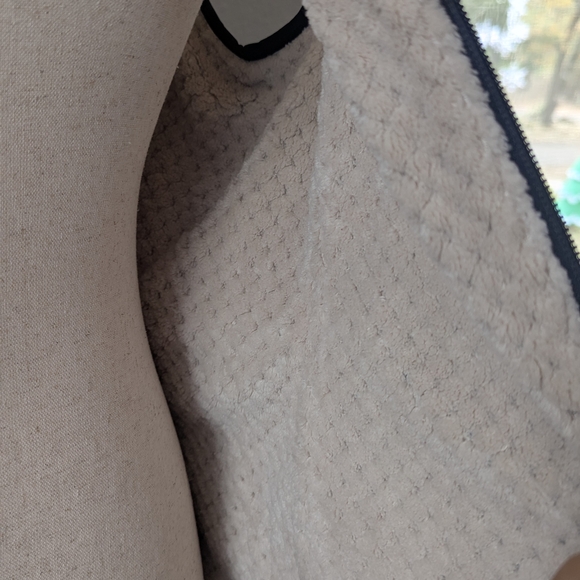 NWOT Ariat Black Quilted Western Vest Sherpa Lined Chimayo Aztec Embroidered S - Picture 8 of 12